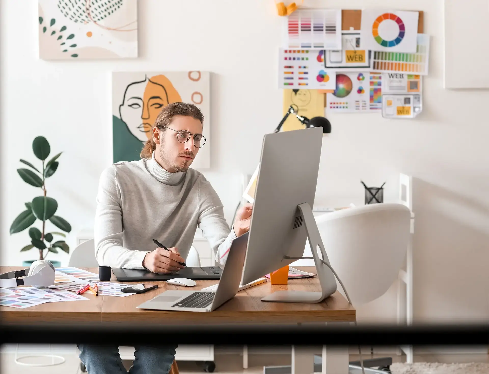 أخصائي تصميم واجهات تطبيقات الهواتف المحمولة