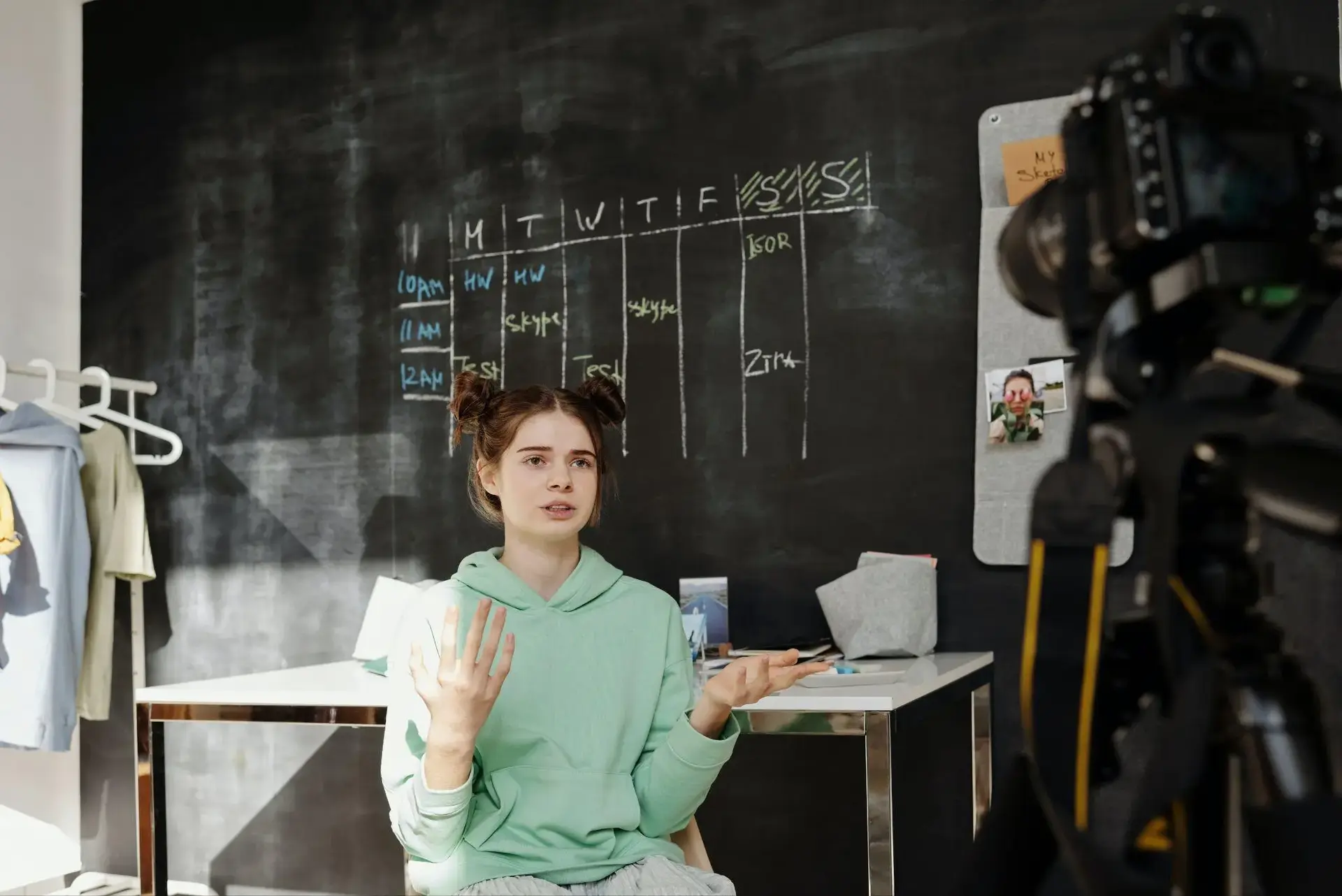 أخصائي تحرير أفلام وثائقية وإنتاج مرئي