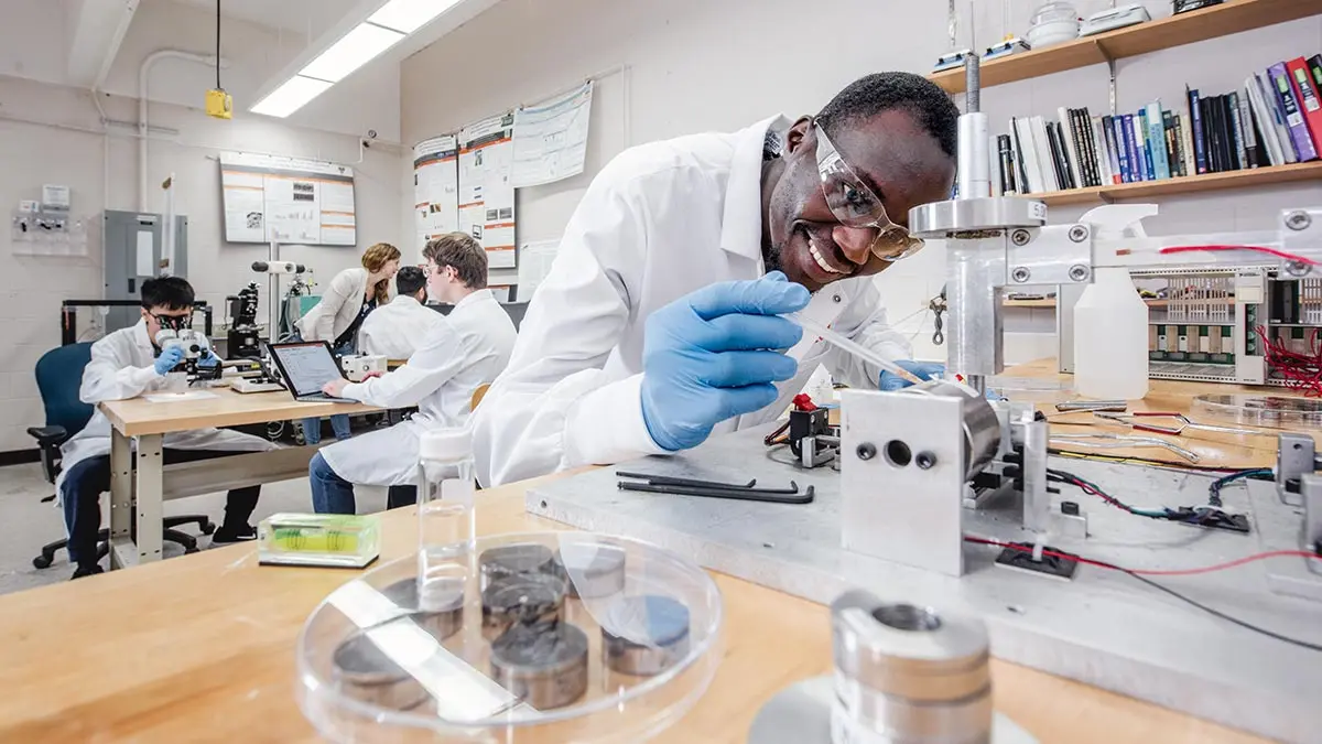 أخصائي تحليل أنظمة الطاقة الحرارية والهندسة الميكانيكية